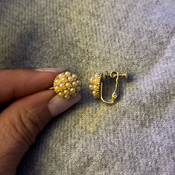 Jewelry - Vintage Seed Pearl Cluster Screw Back Earrings Bridal Party Wedding